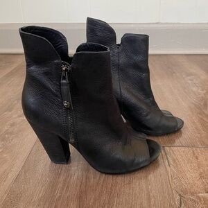 Guess peep toe black leather heeled boots ~ side zip ~ women’s size 7.5M